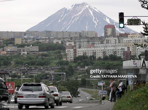 Russie-tourisme-nature' BY VALERIE LEROUX Picture taken 10 August 2005 shows a view of Petropavlovsk-Kamchatsky city with Klyuchevskaya Sopka...