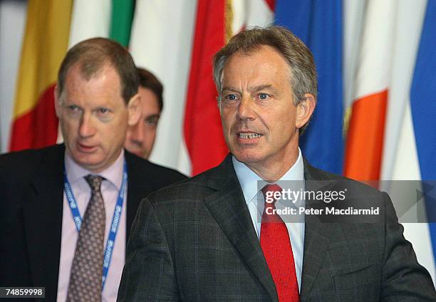 Prime Minister Tony Blair walks with his spokesman Tom Kelly to talk with reporters at the European Council on June 22, 2007 in Brussels, Belgium....