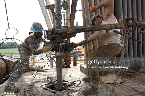 Man Riding Signal Rig Floor Rig Tongs Photos and Premium High Res Pictures - Getty Images