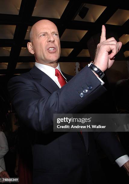 Actor Bruce Willis attends the premiere of "Live Free Or Die Hard" presented by Twentieth Century Fox at Radio City Music Hall on June 22, 2007 in...