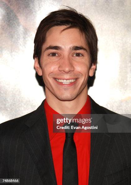 Justin L Actor Justin Long attends the premiere of