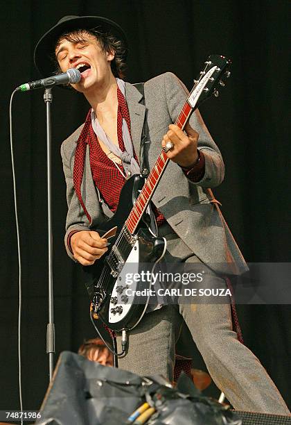 Pilton, UNITED KINGDOM: British lead pop singer of Babyshambles, Pete Doherty performs on the Pyramid stage at Glastonbury music festival, Pilton,...