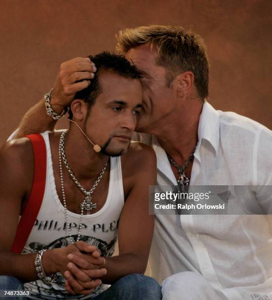 Singers Mark Medlock and Dieter Bohlen attend the live broadcast of "Wetten dass..?" at the Coliseo Balear June 23, 2007 in Palma de Mallorca, Spain.