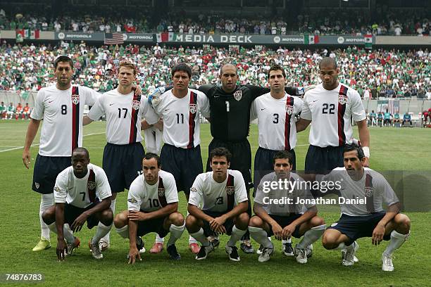 Team USA poses for a group photo against Mexico during the CONCACAF Gold Cup Final match at Soldier Field on June 24, 2007 in Chicago, Illinois.