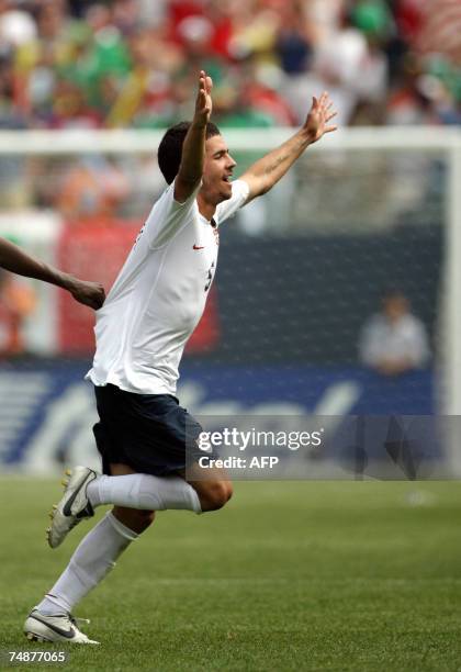 Chicago, UNITED STATES: Benny Feilhaber of the US celebrates his goal against Mexico in the CONCACAF Gold Cup final 24 June 2007 at Soldier Field in...