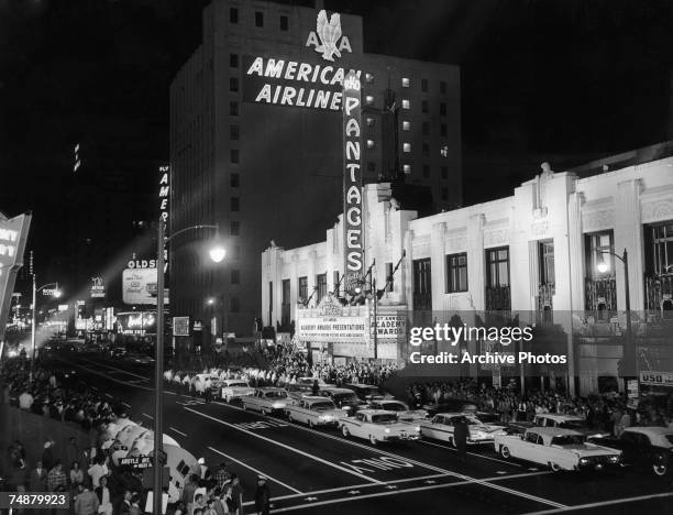 Cars and crowds gathered at Pantages Theatre in Los Angeles for the 31st Academy Awards ceremony, 6th April 1959.