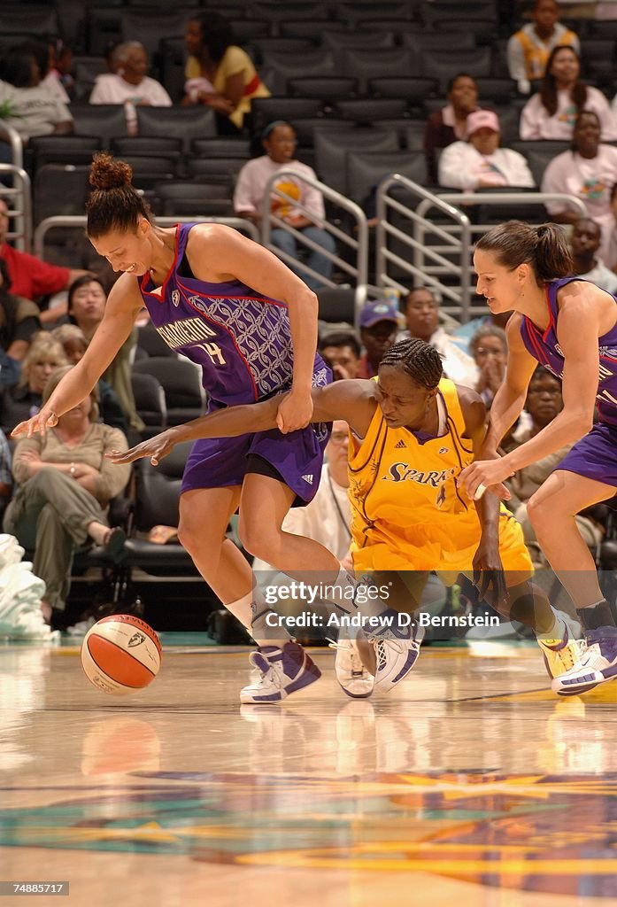 Sacramento Monarchs v Los Angeles Sparks