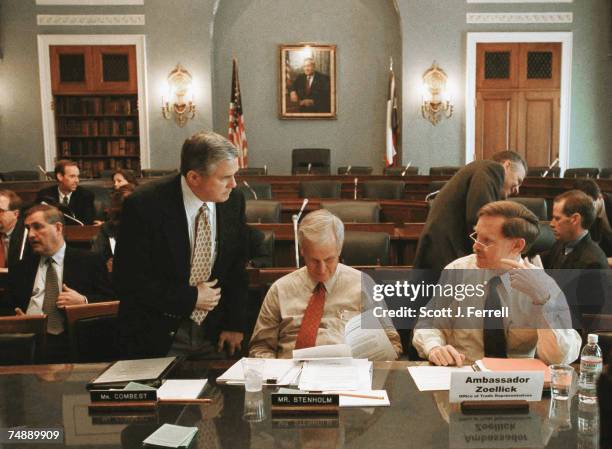 House Agriculture Chairman Larry Combest, R-Texas, standing, and ranking Democrat Charles W. Stenholm, D-Texas, middle, prepare for a briefing with...