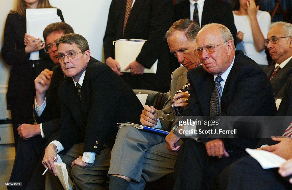 Bush Visits Gop Members