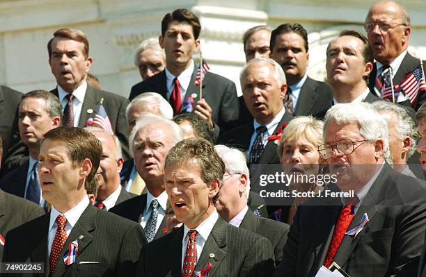 Senate Majority Leader Bill Frist, R-Tenn., Senate Minority Leader Tom Daschle, S-S.D., and House Speaker J. Dennis Hastert, R-Ill., and members sing...