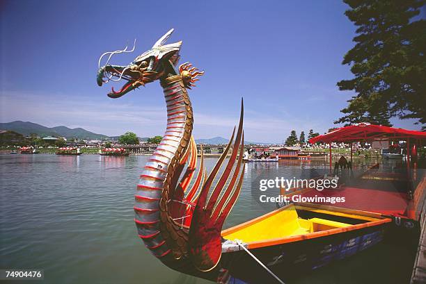 dragon boat in a lake, mifune matsuri, arashiyama, kyoto prefecture, japan - dragon boat festival stockfoto's en -beelden