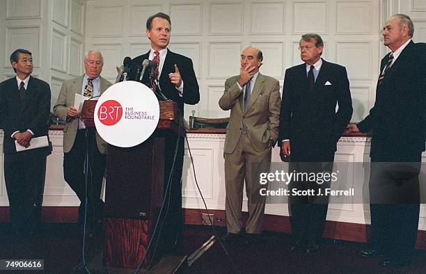 David Dreier, R-Calif., speaking, and Robert T. Matsui, D-Calif., Jim Kolbe, R-Ariz., Commerce Secretary William Daley, Business Roundtable task...