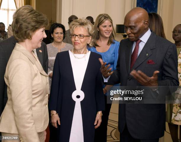 First Lady Laura Bush , her daughter Jenna are welcomed by Senegalese President Abdoulaye Wade and First Lady Viviane Wade at the presidential palace...