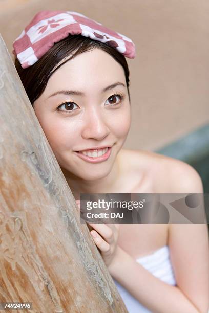 https://media.gettyimages.com/id/74924996/photo/woman-putting-a-towel-on-her-head-in-hot-tub-front-view-japan.jpg?s=612x612&w=gi&k=20&c=wr2SxZTS7Y3c6sGKu6qA9gcfJrE_bUfzBsFXT6cmstw=
