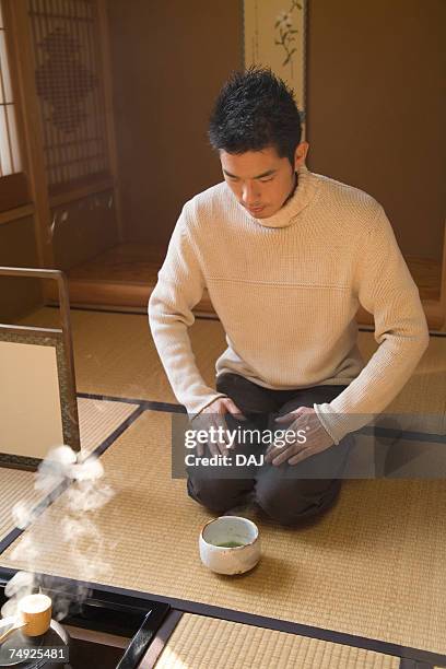 man attending japanese tea ceremony, front view, high angle view, japan - bamboo dipper - fotografias e filmes do acervo