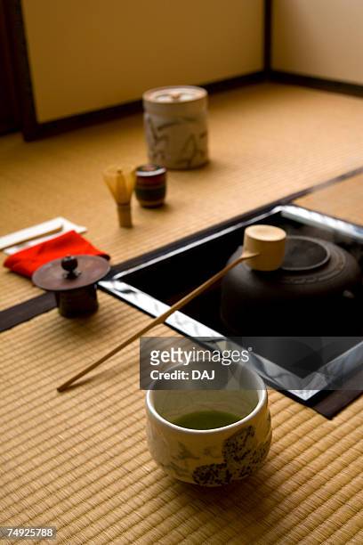 japanese tea set on tatami mats, high angle view, japan - bamboo dipper photos et images de collection