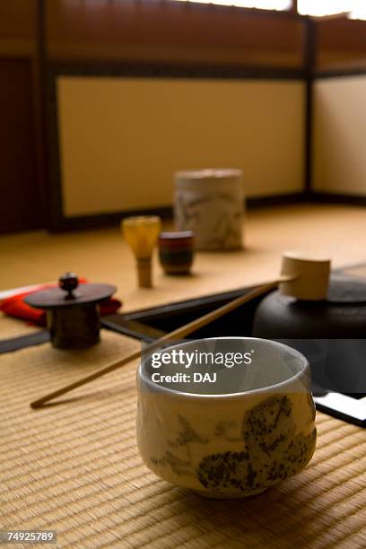 japanese tea set on tatami mats, differential focus, japan - bamboo dipper stock-fotos und bilder