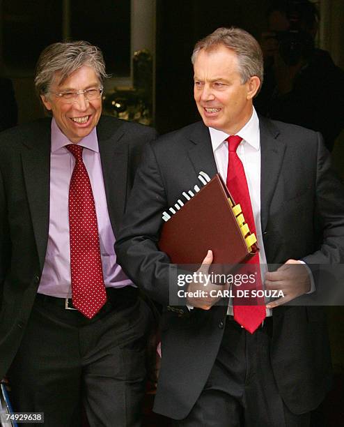 493 Prime Minister Tony Blair Departs For The Commons Stock Photos