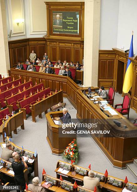 The speaker of Ukrainian Parliament Olexander Moroz addresses MPs during the closing ceremony of the parliamentary session in Kiev, 27 June 2007....