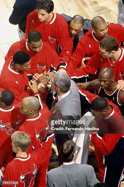 The Chicago Bulls huddle up before a 1996 NBA game at the United Center in Chicago, Illinois. NOTE TO USER: User expressly acknowledges and agrees...
