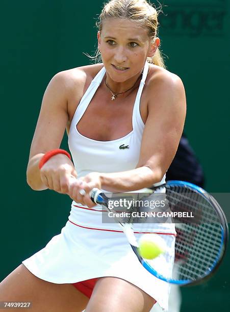 London, UNITED KINGDOM: Tatiana Golovin of France returns the ball to Tamira Paszek of Austria during the second round of the Wimbledon Tennis...