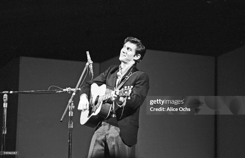 Phil Ochs Performing
