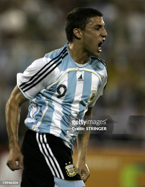 Argentine forward Hernan Crespo celebrates after scoring the first goal against United States during the group C football match of Copa America 2007...