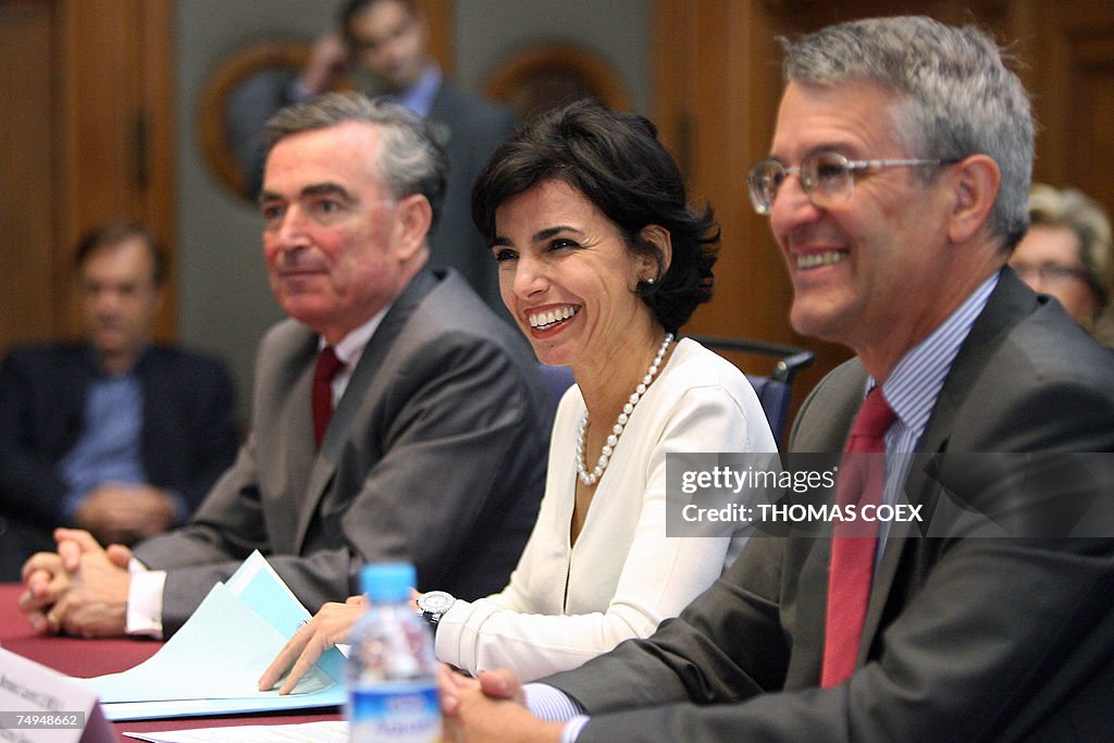French Justice Minister Rachida Dati (C)...