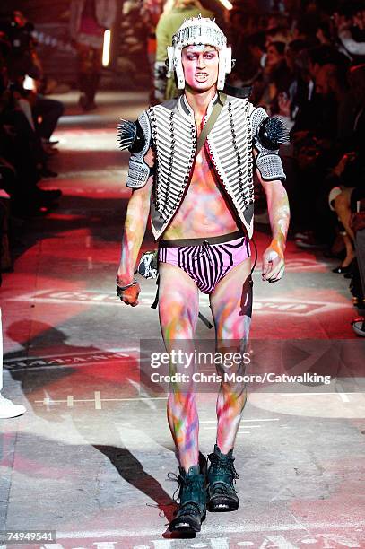 1,992 Galliano Men Fashion Show Spring Summer Stock Photos, High-Res  Pictures, and Images - Getty Images