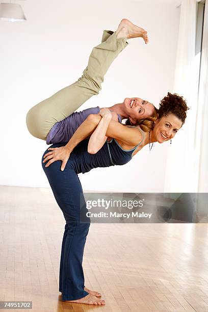 two female yoga teachers posing, smiling, portrait - menselijke rug stockfoto's en -beelden