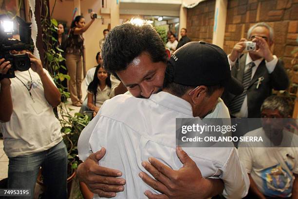Victorino Gomez abraza a su primo hermano Juan Martin Gomez Martinez al reencontrarse durante el Dia Nacional contra las Desapariciones Forzadas, en...