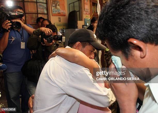 Juan Martin Gomez Martinez enjuga sus lagrimas luego de reencontrarse con su primo hermano Victorino Gomez durante el Dia Nacional contra las...