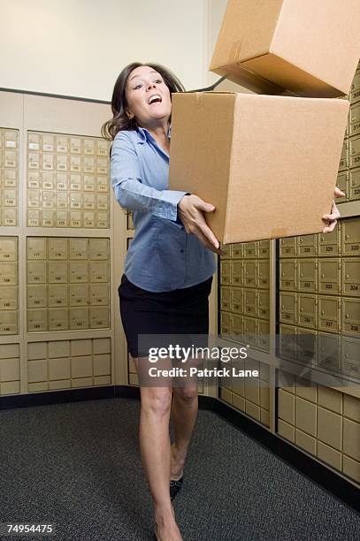 woman dropping packages - beige blouse stockfoto's en -beelden
