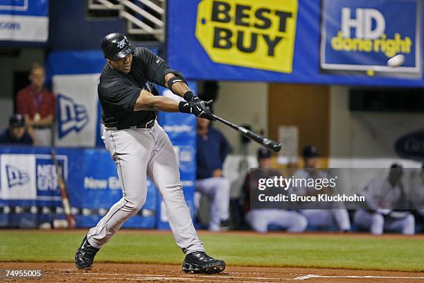 Frank Thomas of the Toronto Blue Jays hits his 500th career home run in a game against the Minnesota Twins at the Humphrey Metrodome in Minneapolis,...