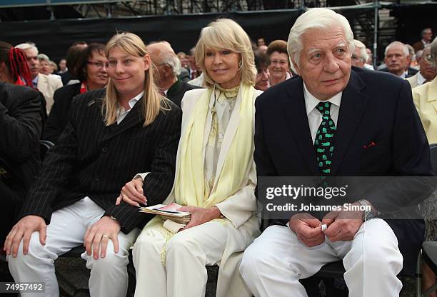 Gunther Sachs, his wife Mirja and son Halifax attend the operetta "Weisses Roessl" at the Thurn und Taxis castle festival on June 29 in Regensburg,...