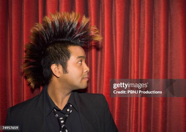 pacific islander man with mohawk - coiffure punk stock-fotos und bilder