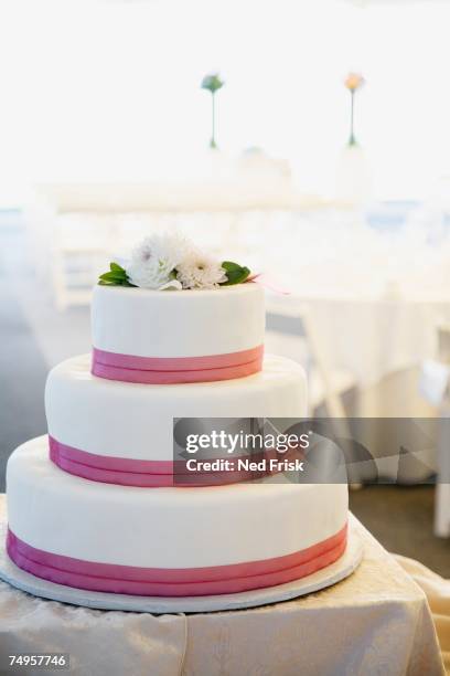 close up of wedding cake - cake tier stock pictures, royalty-free photos & images