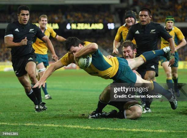 Adam Ashley-Cooper of the Wallabies scores a try during the 2007 Tri Nations match between Australia and New Zealand at the MCG June 30, 2007 in...