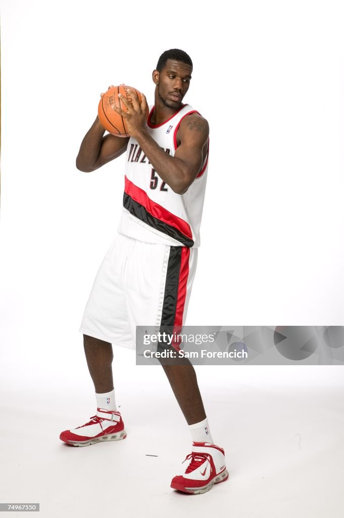 Greg Oden Trail Blazers Portraits