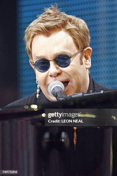 London, UNITED KINGDOM: British singer Elton John performs at Wembley stadium in north London, 01 July 2007 as 60,000 revellers joined Princes...