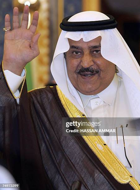 Saudi Interior Minister Prince Nayef bin Abdul Aziz al-Saud waves before delivering a speech at the Saudi Shura Council in Riyadh, 01 July 2007....