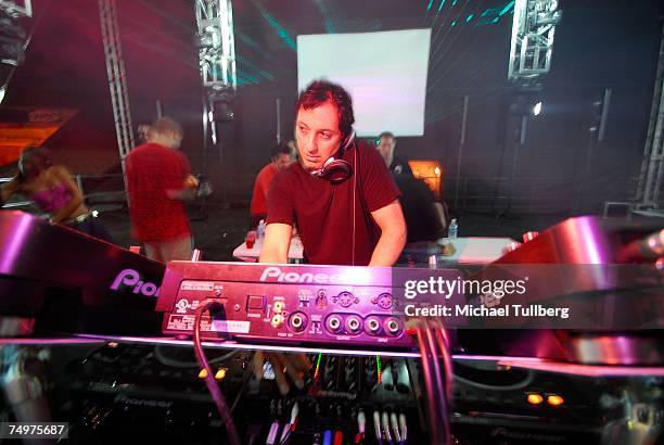 Ali Rasheed Dj 138 Dj Big Ali Stock Photos, High-Res Pictures, and Images - Getty Images