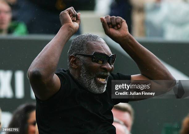 Richard Williams, father and coach of Serena Williams, show his emotion during her Women's Singles fourth round match between Serena Williams of USA...