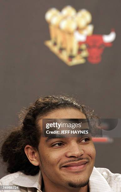 Deerfield, UNITED STATES: Joakim Noah, the first round draft pick of the Chicago Bulls, addresses the media 02 July 2007 at the Chicago Bulls Berto...