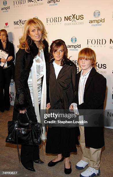 Dina Lohan, Ali Lohan, and Dakota Lohan