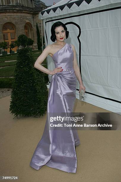 Dita Von Teese poses at the arrivals for the Dior Fall/Winter 2008 Fashion Show on July 2 in Versailles, France.