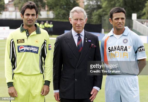 Prince Charles, Prince of Wales meets Pakistan's Captain, Shoaib Malik , and India's Captain, Rahul Sharad Dravid , ahead of their Future Friendship...
