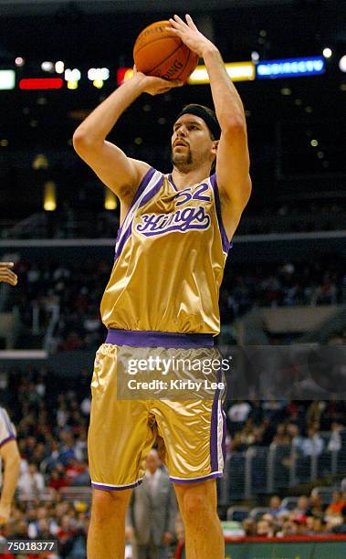 Brad Miller of the Sacramento Kings during 103-92 loss to the Los Angeles Clippers at the Staples Center in Los Angeles, Calif. On Friday, December...