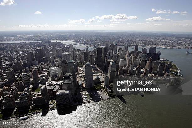 New York, UNITED STATES: Aerial view of Lower Manhattan looking east towards Brooklyn, 01 July 2007, in New York City. AFP PHOTO/Stan HONDA