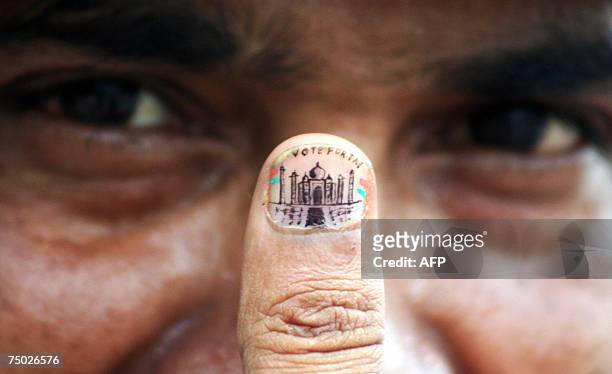 Indian micro-artist Ramesh Shah, shows his thumb painted with a miniature image of the Taj Mahal,as a gesture of support for the Taj,s inclusion into...